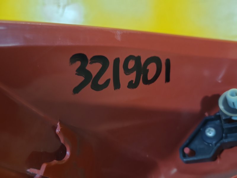 Фонарь наружный правый AURIS 06-12