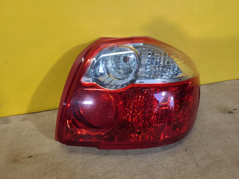 Фонарь наружный правый TOYOTA AURIS 06-12