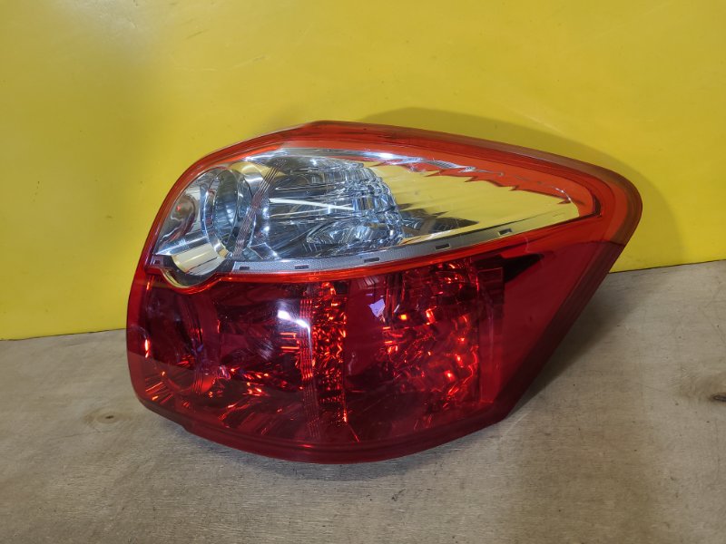 Фонарь наружный правый AURIS 06-12