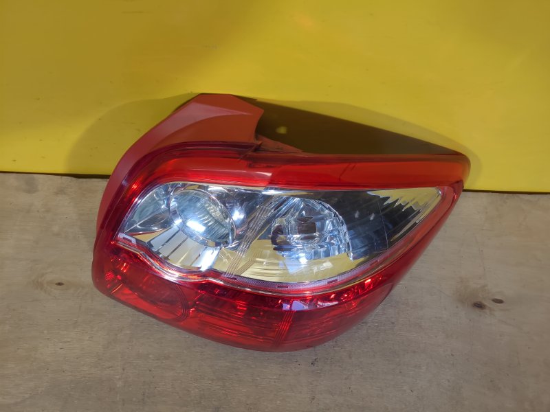 Фонарь наружный правый AURIS 06-12