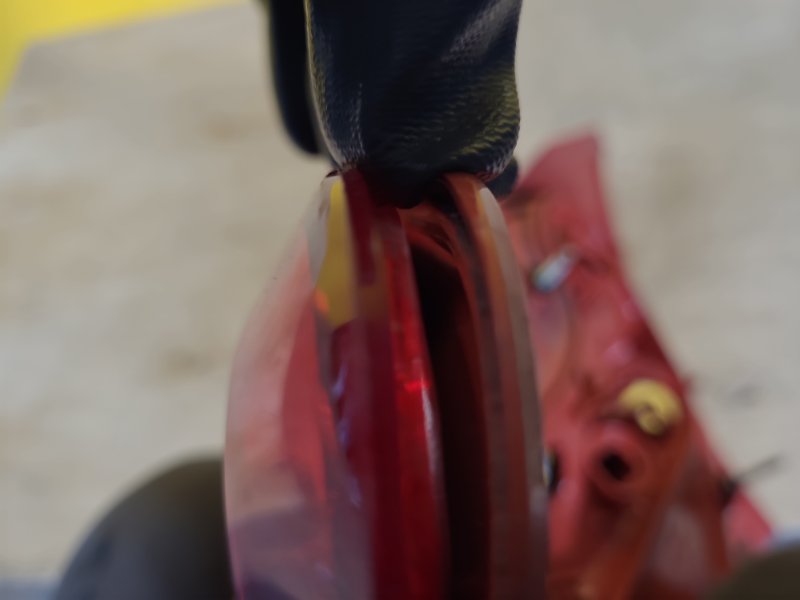 Фонарь наружный правый AURIS 06-12