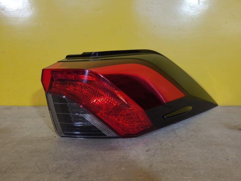 Запчасть фонарь наружный правый TOYOTA RAV4 18- 8155042230 Б/У Фонарь наружный правый TOYOTA RAV4 18- 8155042230 Б/У