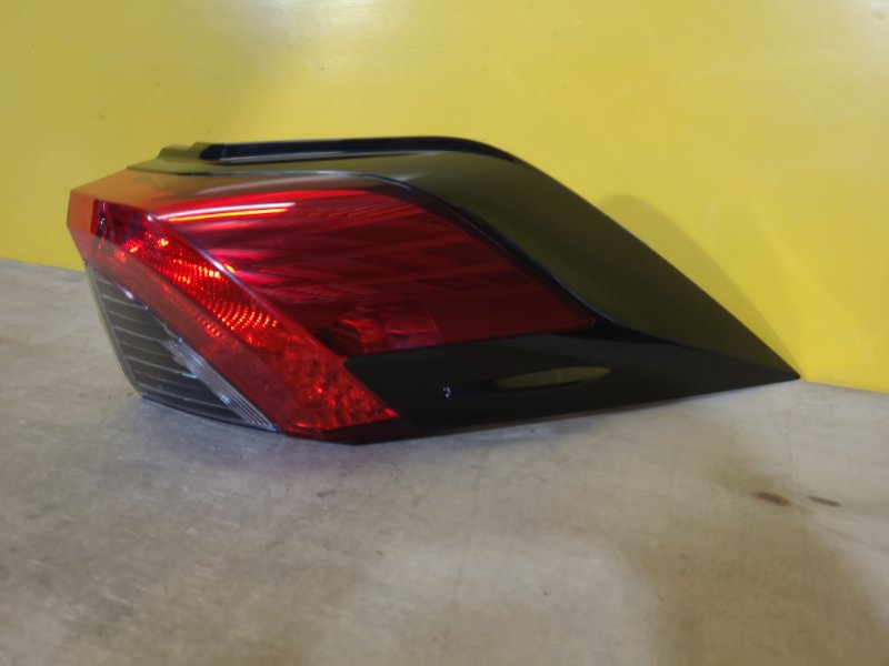 Фонарь наружный правый RAV4 18- Фонарь наружный правый RAV4 18-