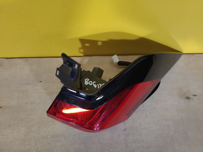 Фонарь наружный правый RAV4 18- Фонарь наружный правый RAV4 18-