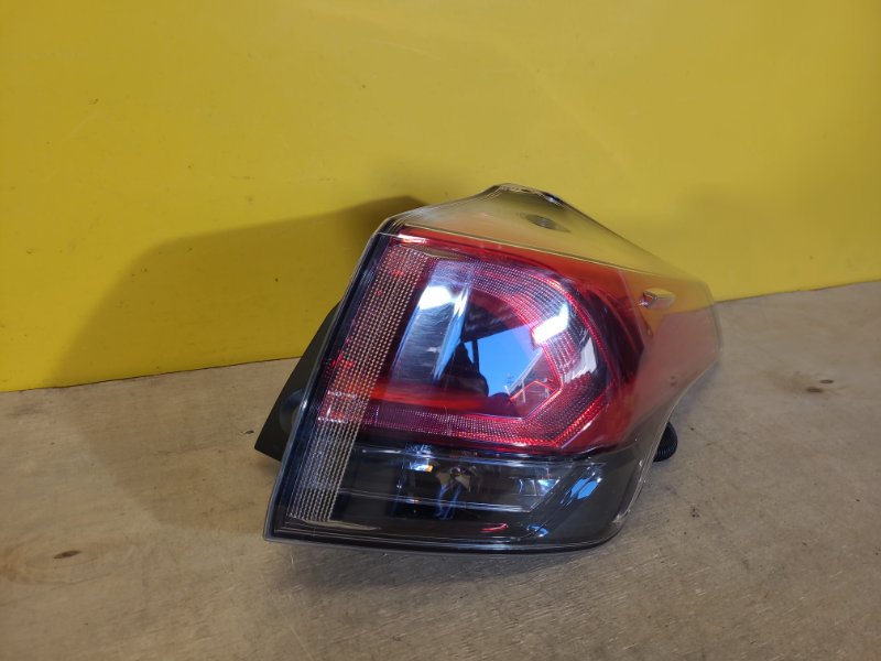 Фонарь наружный правый TOYOTA RAV4 13-19 Фонарь наружный правый TOYOTA RAV4 13-19