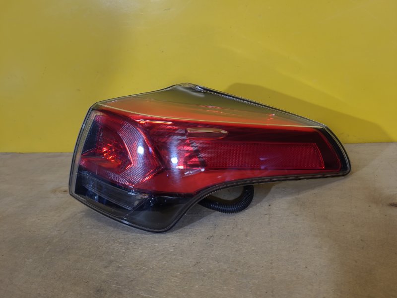 Фонарь наружный правый RAV4 13-19 Фонарь наружный правый RAV4 13-19