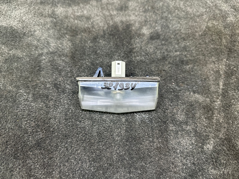 Запчасть подсветка номера TOYOTA PRIUS PLUS 11-14 81271-53011 Б/У Подсветка номера TOYOTA PRIUS PLUS 11-14 81271-53011 Б/У
