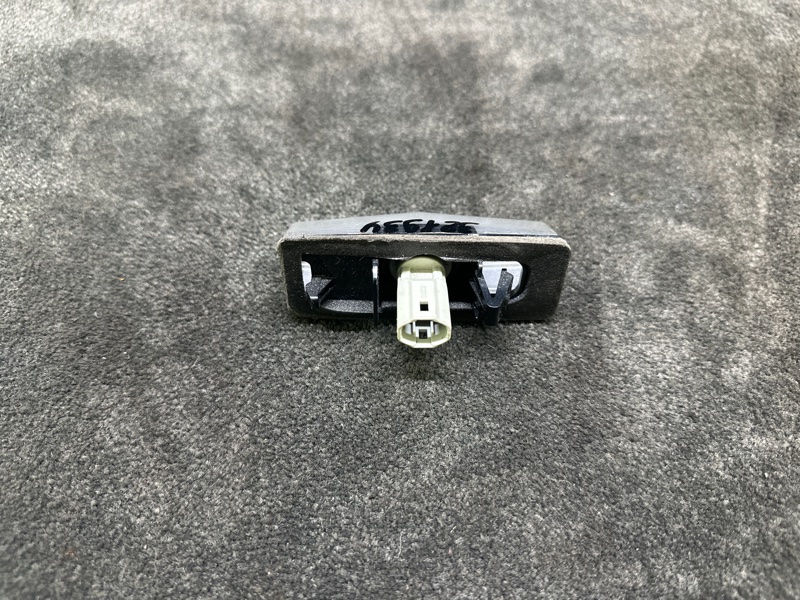 Подсветка номера TOYOTA PRIUS PLUS 11-14 Подсветка номера TOYOTA PRIUS PLUS 11-14