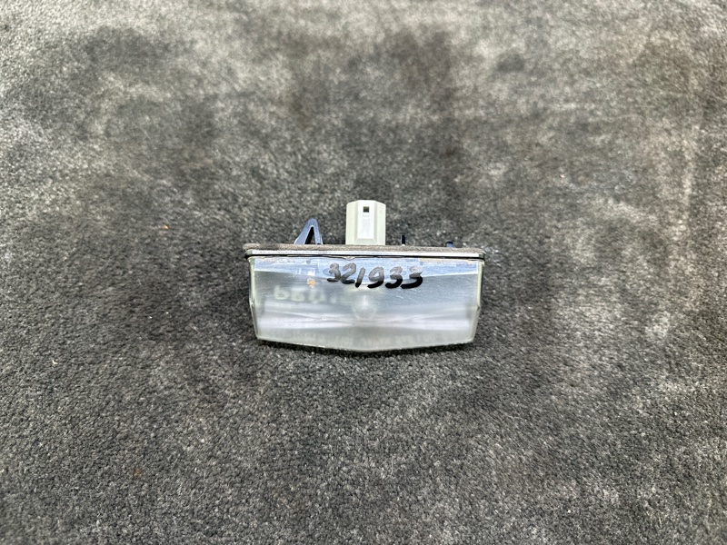 Запчасть подсветка номера TOYOTA PRIUS PLUS 11-14 81271-53011 Б/У Подсветка номера TOYOTA PRIUS PLUS 11-14 81271-53011 Б/У