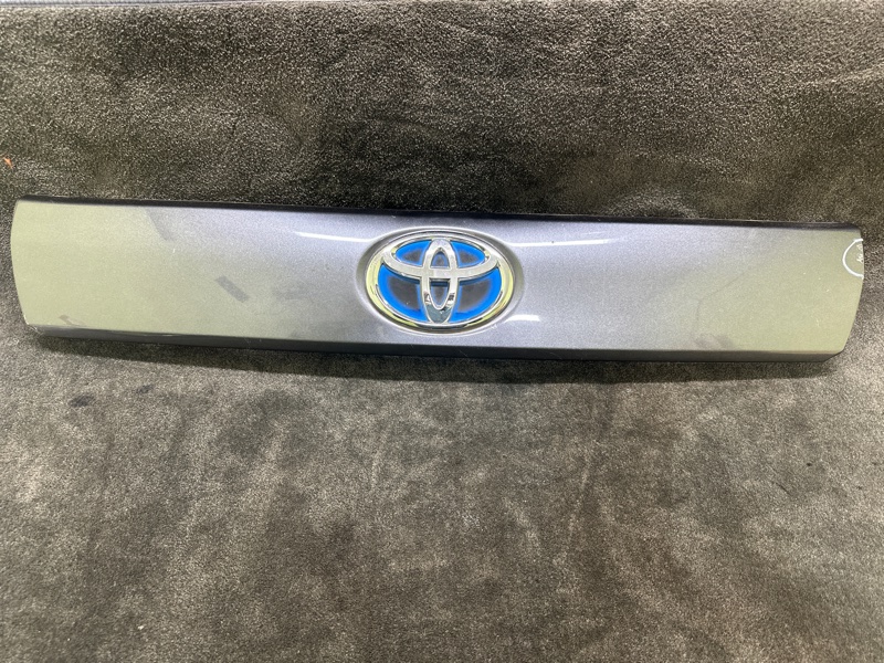 Панель подсветки номера TOYOTA PRIUS PLUS 11-14 76801-47090-A1 Б/У