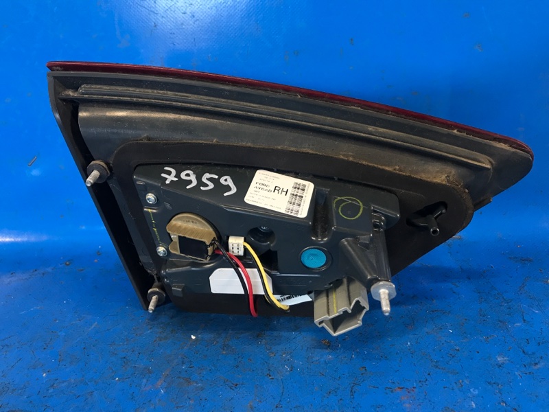 Фонарь внутренний правый FORD FUSION 14- C25HDEX