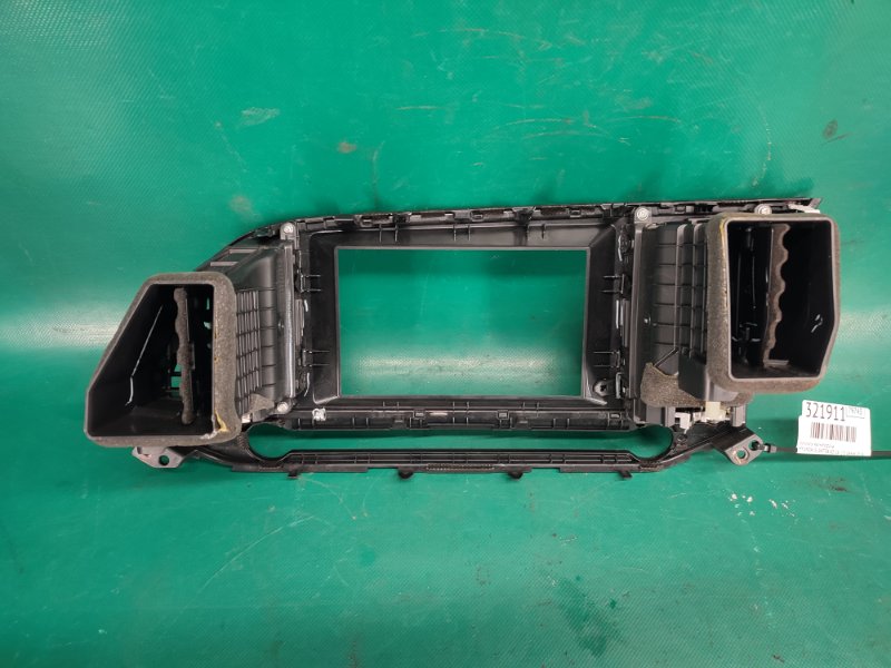 Накладка торпедо под магнитолу HYUNDAI ELANTRA AD 16- 2.0 G4NH