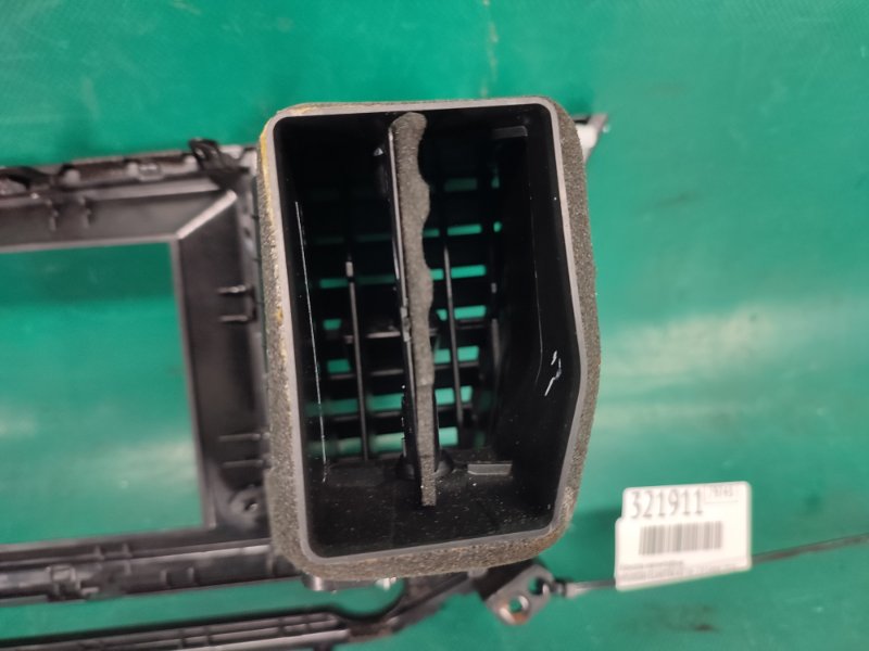 Накладка торпедо под магнитолу ELANTRA AD 16- 2018 2.0 G4NH