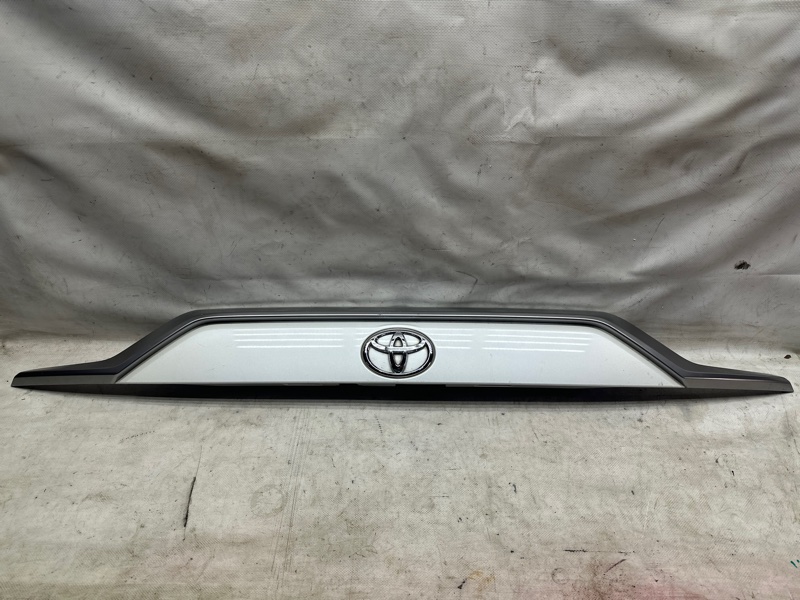 Панель подсветки номера TOYOTA RAV4 18- 76801-42260-A0 Б/У
