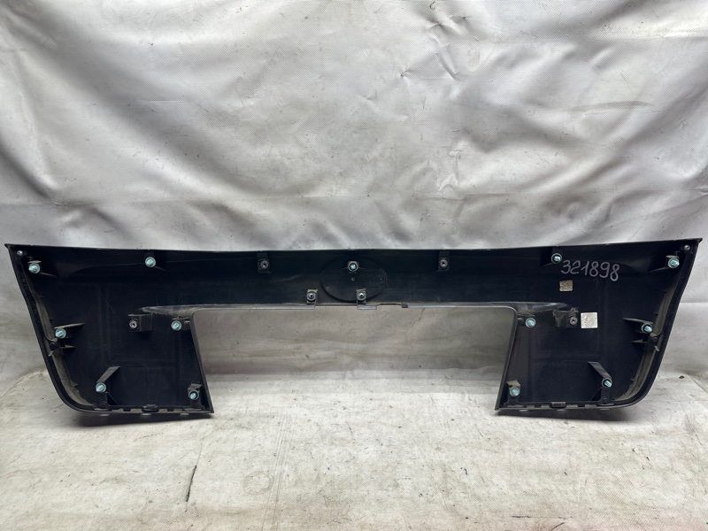 Накладка крышки багажника PRIUS 16- 2016 1.8 2ZRFXE