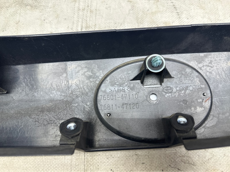 Накладка крышки багажника PRIUS 16- 2016 1.8 2ZRFXE