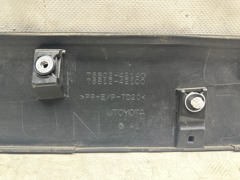 Накладка крышки багажника RAV4 18-