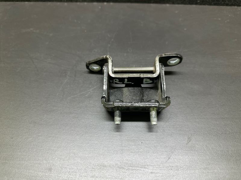 Петля двери верхняя задняя левая X-TRAIL/ROGUE T32 13-20 2015 T32 2.5 QR25DE