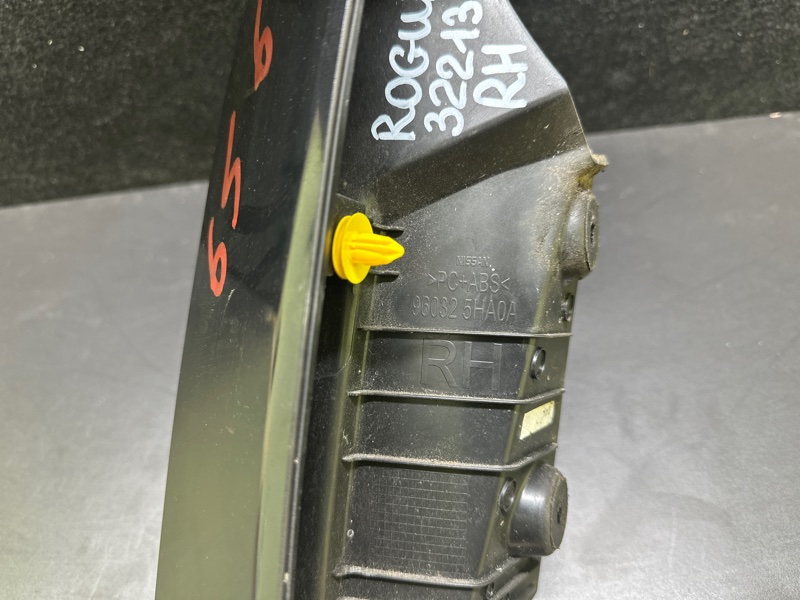 Спойлер крышки багажника задний правый X-TRAIL/ROGUE T32 13-20 2015 T32 2.5 QR25DE