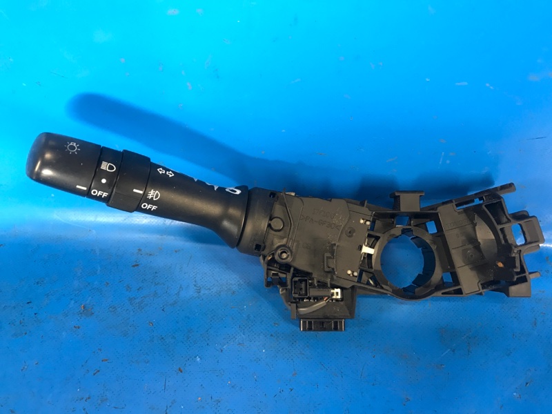 Подрулевой переключатель левый TOYOTA PRIUS - 20 03-11 2006 1NZ-FXE 1.5L 8414047081 Б/У