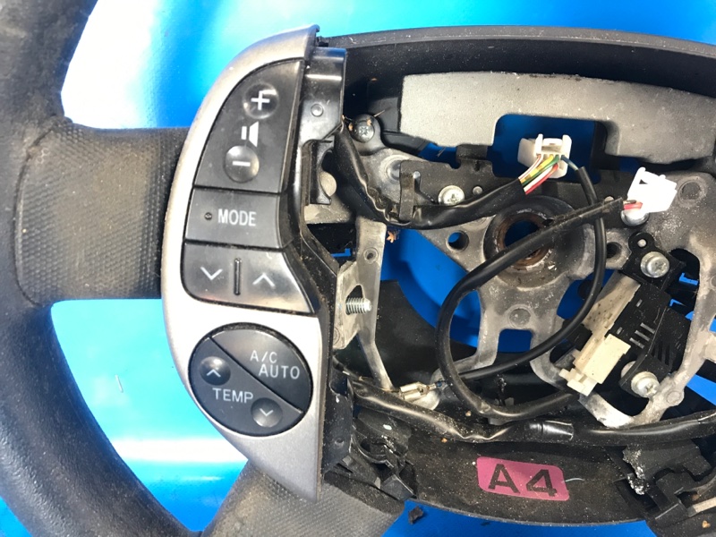 Руль TOYOTA PRIUS - 20 03-11 1NZ-FXE 1.5L