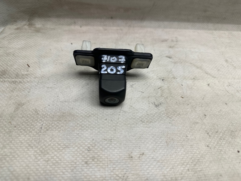 Запчасть камера заднего вида TOYOTA PRIUS 16- 2016 1.8 2ZRFXE 86790-47070 Б/У Камера заднего вида TOYOTA PRIUS 16- 2016 1.8 2ZRFXE 86790-47070 Б/У