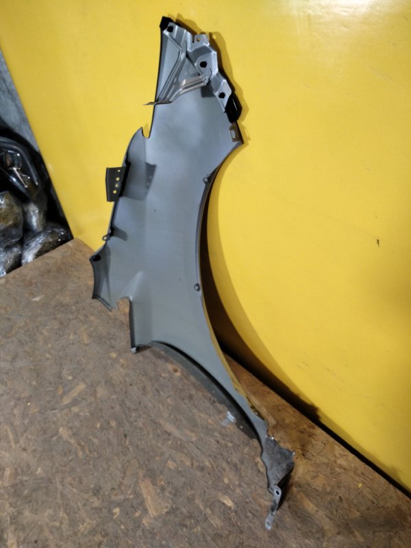 Крыло переднее левое LEAF 18-