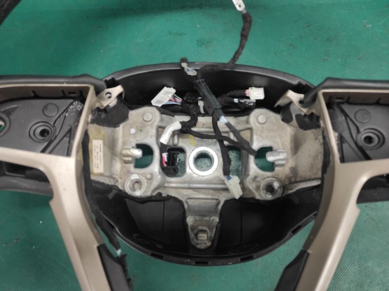 Руль CHEROKEE 14- 2016 2.4 ED8 Руль CHEROKEE 14- 2016 2.4 ED8