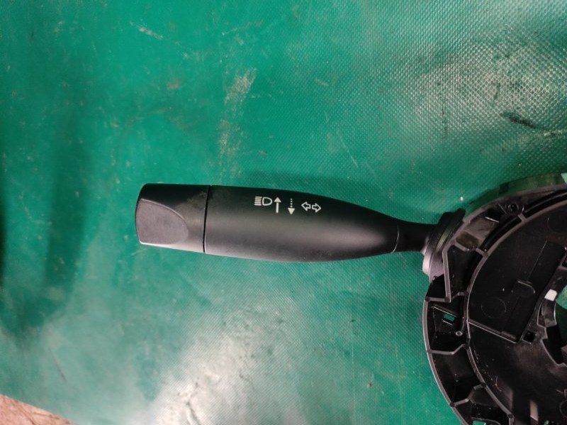 Подрулевой переключатель CHEROKEE 14- 2016 2.4 ED8 Подрулевой переключатель CHEROKEE 14- 2016 2.4 ED8