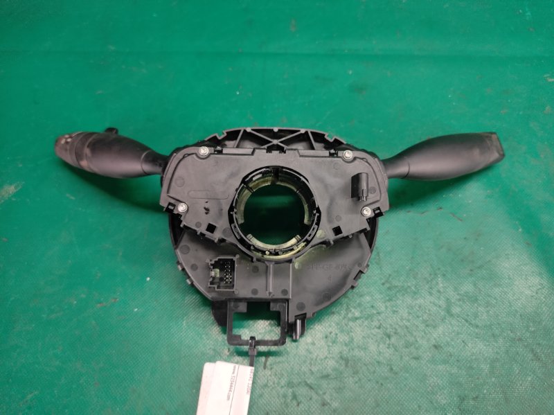 Подрулевой переключатель CHEROKEE 14- 2016 2.4 ED8 Подрулевой переключатель CHEROKEE 14- 2016 2.4 ED8