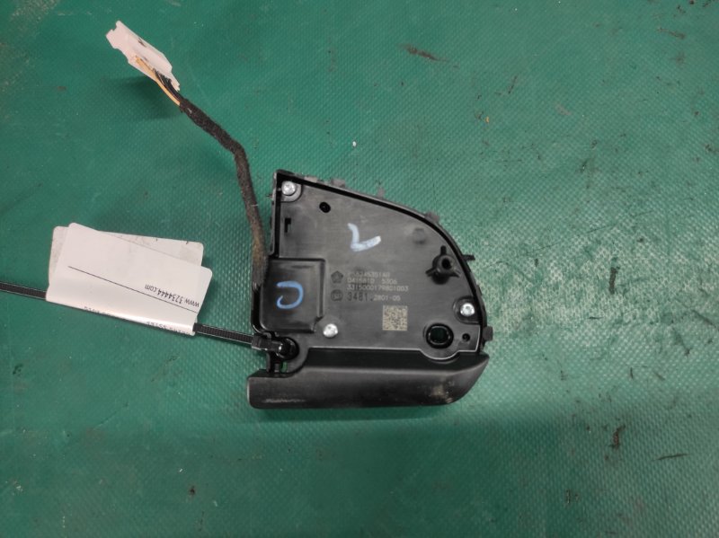 Кнопка управления магнитолой на руль JEEP CHEROKEE 14- 2.4 ED8 Кнопка управления магнитолой на руль JEEP CHEROKEE 14- 2.4 ED8