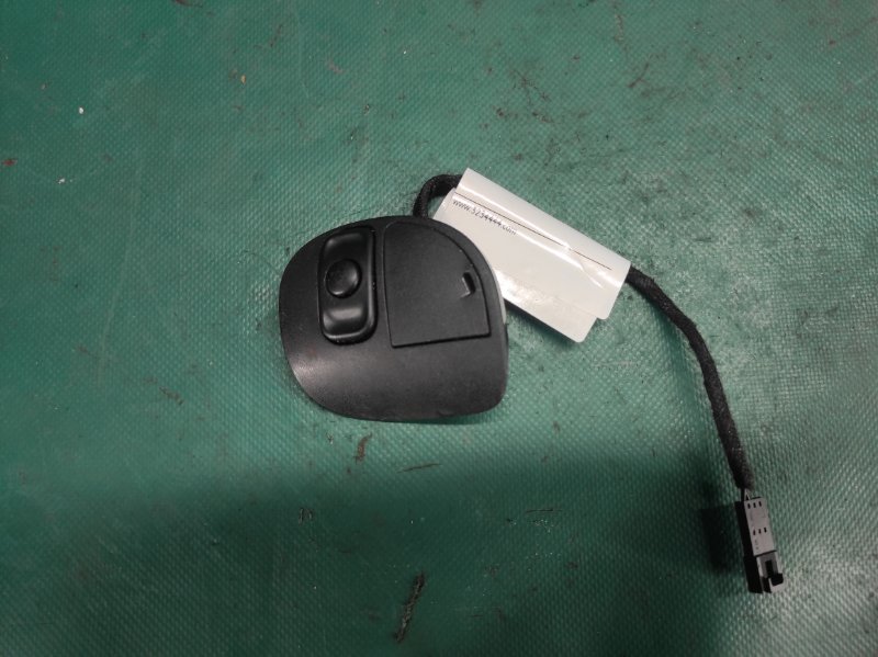 Запчасть подрулевой переключатель левый JEEP CHEROKEE 14- 2016 2.4 ED8 5RQ11 DX9AB Б/У Подрулевой переключатель левый JEEP CHEROKEE 14- 2016 2.4 ED8 5RQ11 DX9AB Б/У