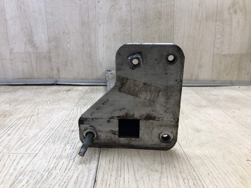 Кронштейн усилителя переднего бампера передний левый CHEROKEE 14- 2016 2.4 ED8