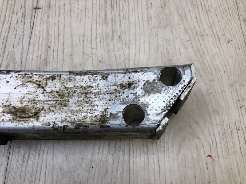 Кронштейн усилителя переднего бампера передний левый CHEROKEE 14- 2016 2.4 ED8