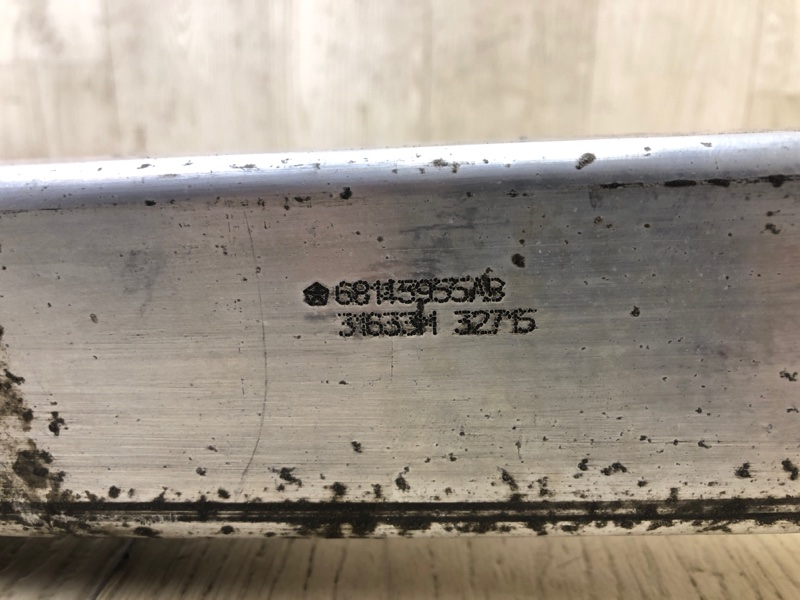 Кронштейн усилителя переднего бампера передний левый CHEROKEE 14- 2016 2.4 ED8