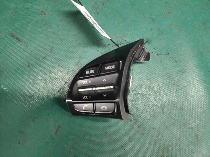 Кнопки на руль левые HYUNDAI ELANTRA AD 16- 2019 2.0 G4NH 96710-F2020 Б/У