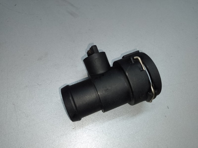 Фланец системы охлаждения Q5 08-16 2015 8R CPMB 2.0 TFSI Фланец системы охлаждения Q5 08-16 2015 8R CPMB 2.0 TFSI