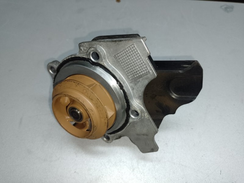 Помпа AUDI Q5 08-16 2015 8R CPMB 2.0 TFSI 06H 121 010 A Б/У