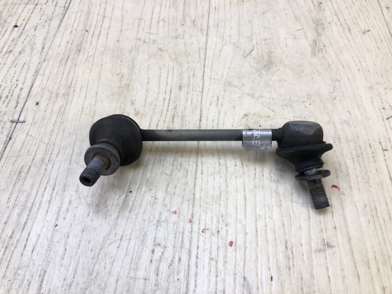 Стойка стабилизатора задняя левая CHEROKEE 14- 2016 2.4 ED8 Стойка стабилизатора задняя левая CHEROKEE 14- 2016 2.4 ED8