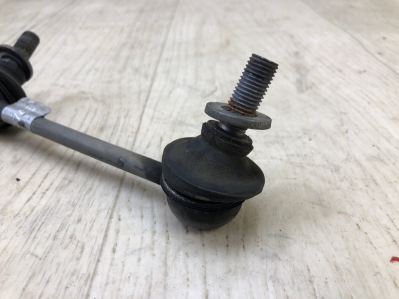 Стойка стабилизатора задняя левая JEEP CHEROKEE 14- 2.4 ED8 Стойка стабилизатора задняя левая JEEP CHEROKEE 14- 2.4 ED8