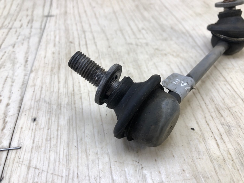 Стойка стабилизатора задняя левая CHEROKEE 14- 2016 2.4 ED8 Стойка стабилизатора задняя левая CHEROKEE 14- 2016 2.4 ED8