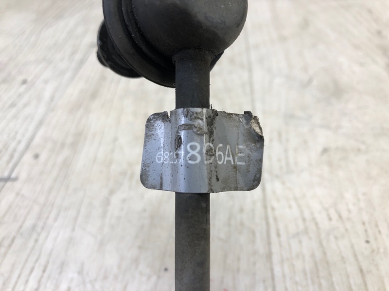 Стойка стабилизатора задняя правая CHEROKEE 14- 2016 2.4 ED8 Стойка стабилизатора задняя правая CHEROKEE 14- 2016 2.4 ED8