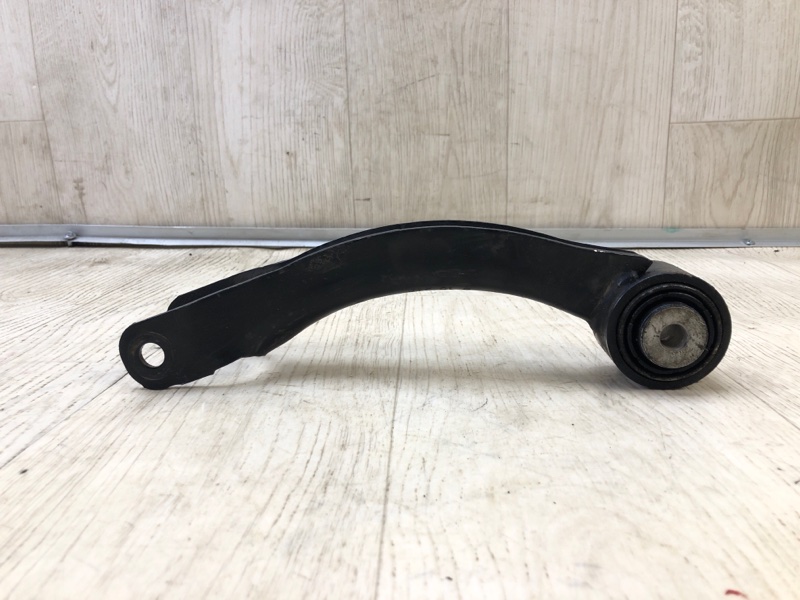 Рычаг задней подвески поперечный верхний CHEROKEE 14- 2016 2.4 ED8 Рычаг задней подвески поперечный верхний CHEROKEE 14- 2016 2.4 ED8