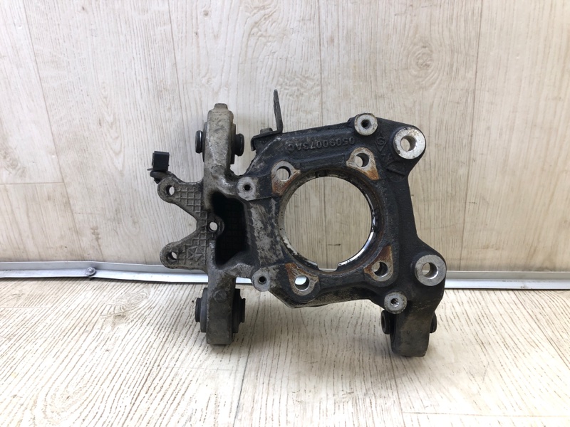 Цапфа задняя левая CHEROKEE 14- 2016 2.4 ED8 Цапфа задняя левая CHEROKEE 14- 2016 2.4 ED8