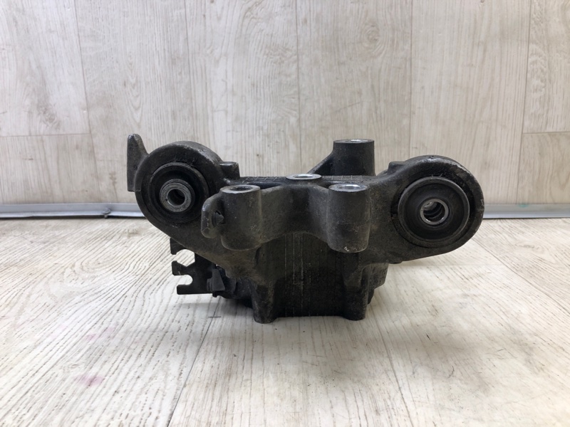 Цапфа задняя правая CHEROKEE 14- 2016 2.4 ED8 Цапфа задняя правая CHEROKEE 14- 2016 2.4 ED8