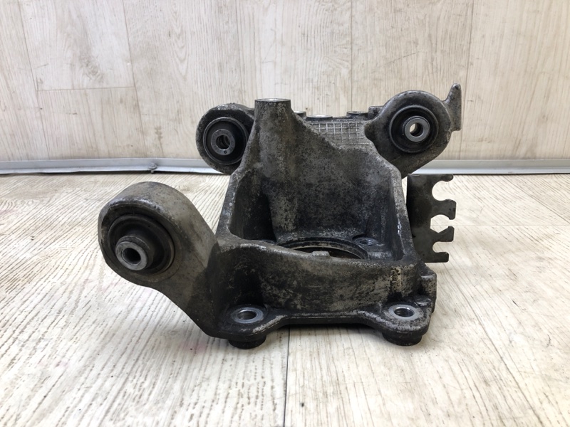 Цапфа задняя правая CHEROKEE 14- 2016 2.4 ED8 Цапфа задняя правая CHEROKEE 14- 2016 2.4 ED8