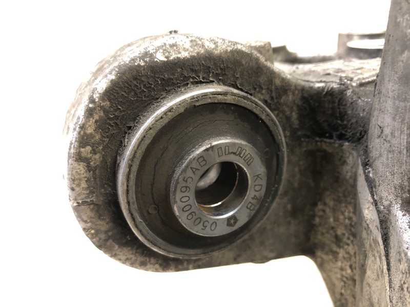 Цапфа задняя правая CHEROKEE 14- 2016 2.4 ED8 Цапфа задняя правая CHEROKEE 14- 2016 2.4 ED8