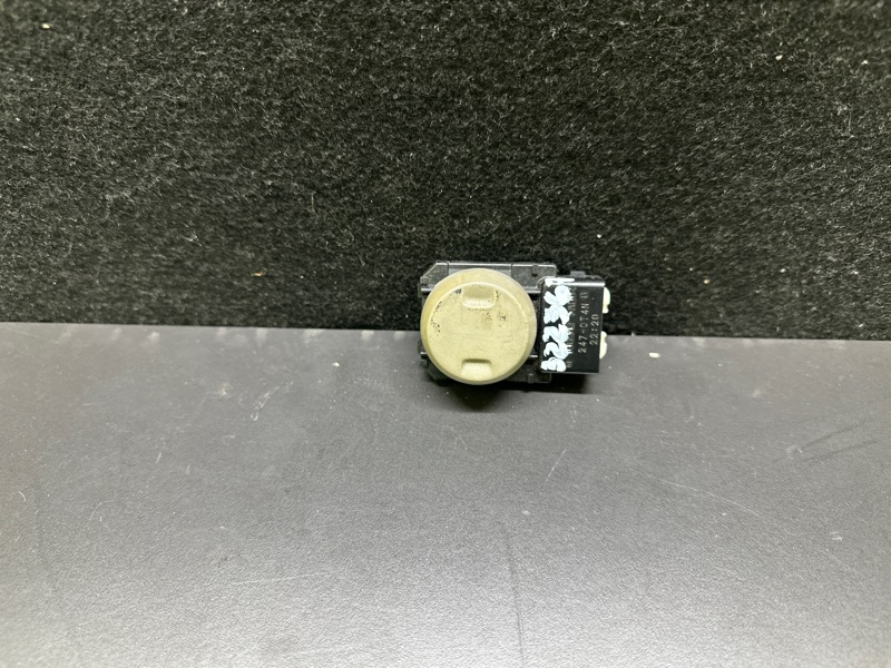 Кнопка регулировки сиденья передняя левая TOYOTA CAMRY 55 14-17 2015 ASV50 2.5 2ARFE 84920-08010-B2 Б/У