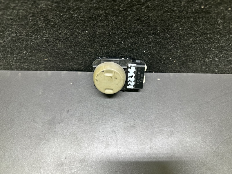 Кнопка регулировки сиденья передняя левая CAMRY 55 14-17 2015 ASV50 2.5 2ARFE