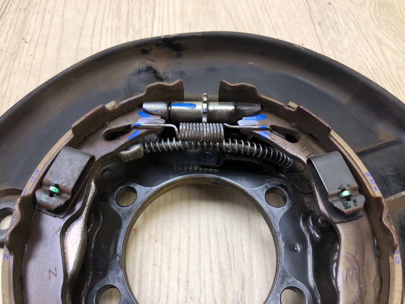 Тормозной механизм задний левый X-TRAIL/ROGUE T32 13-20 2017 2.5 QR25DE